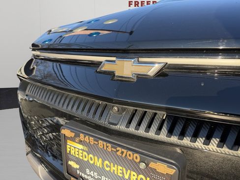 Used 2025 Chevrolet Equinox EV LT image 10