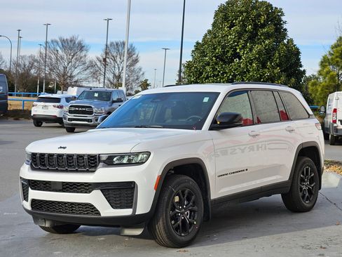 New 2026 Jeep Grand Cherokee Altitude image 3