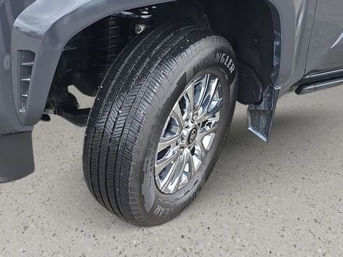 Used 2025 Toyota Tacoma Limited AWD/4WD image 33