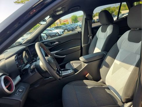 Certified 2024 Chevrolet Trax RS FWD image 16