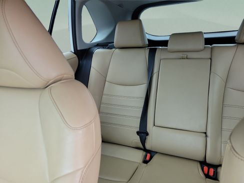 Used 2019 Toyota RAV4 XLE Premium FWD image 8