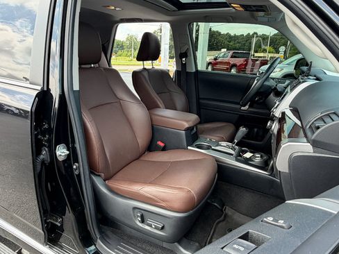 Used 2023 Toyota 4Runner Limited AWD/4WD image 23