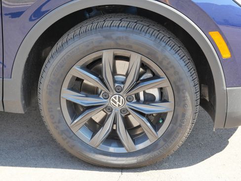 Certified 2024 Volkswagen Tiguan SE AWD/4WD image 15