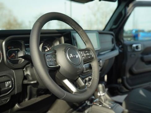 New 2026 Jeep Wrangler Unlimited Rubicon AWD/4WD image 25