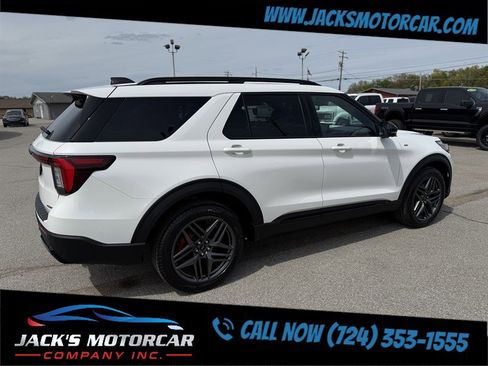 Used 2025 Ford Explorer ST-Line w/ ST-Line Street Pack AWD/4WD image 10