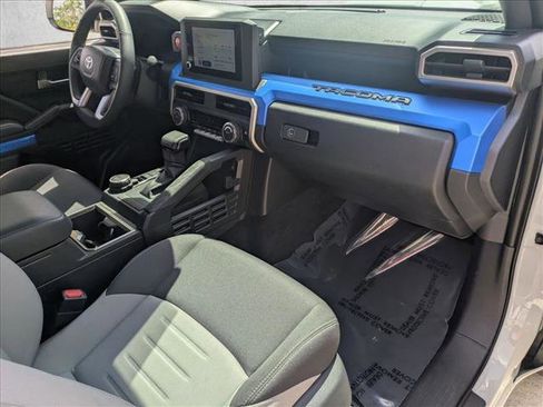 Used 2025 Toyota Tacoma TRD Sport AWD/4WD image 19