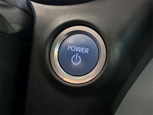 Used 2022 Toyota Sienna XLE image 22