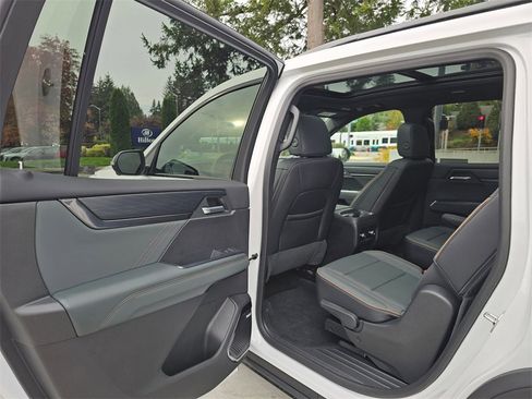 Used 2025 GMC Acadia AT4 w/ Super Cruise Package image 17