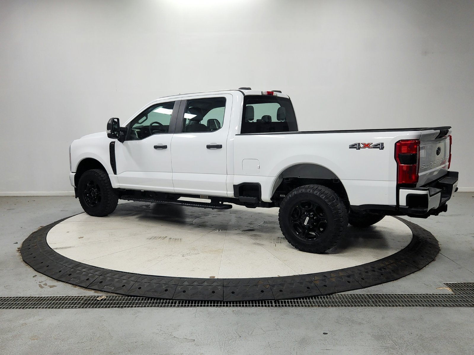 Used 2023 Ford F250 XL w/ STX Appearance Package AWD/4WD image 6