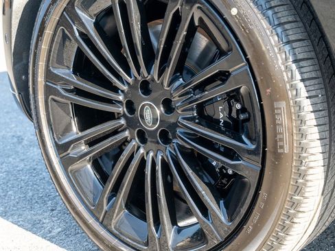 New 2025 Land Rover Range Rover SE image 9