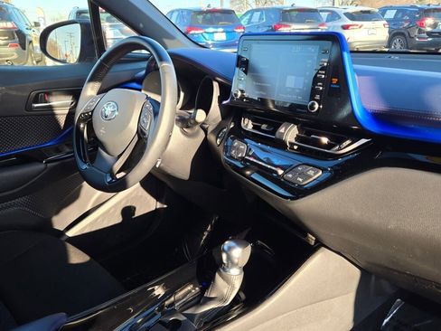 Used 2021 Toyota C-HR XLE image 10