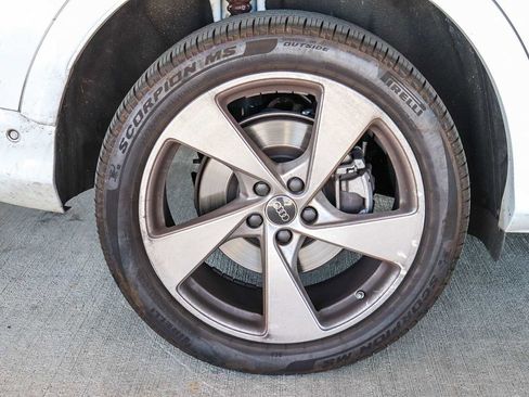 Used 2025 Audi Q5 Premium Plus w/ Premium Plus AWD/4WD image 10