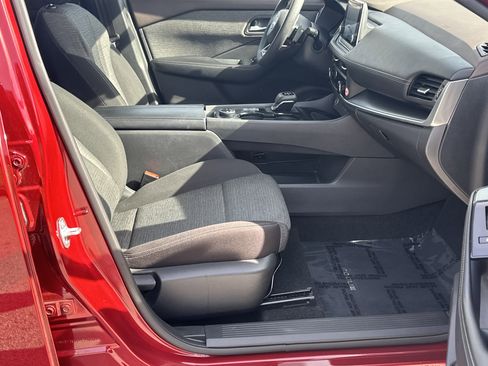 Used 2023 Nissan Rogue SV image 13