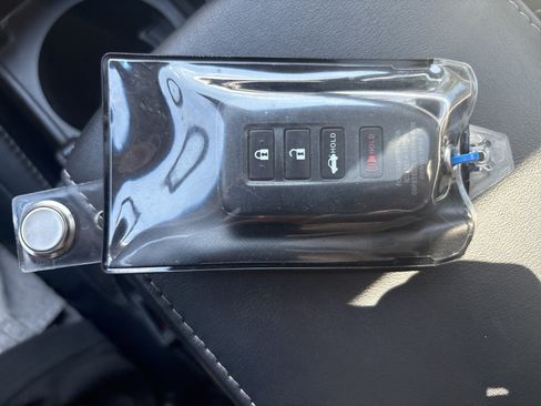 Used 2017 Lexus ES 300h w/ Luxury Package FWD image 36