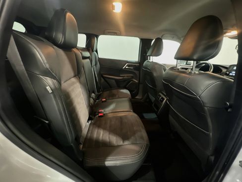 Used 2023 Mitsubishi Outlander SE FWD image 20
