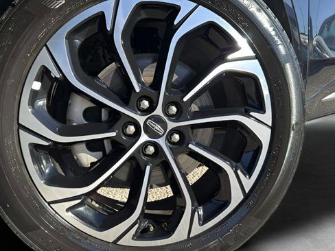 Used 2024 Lincoln Nautilus Reserve image 9