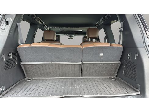 Used 2020 Nissan Armada Platinum w/ Platinum Reserve Package RWD image 12