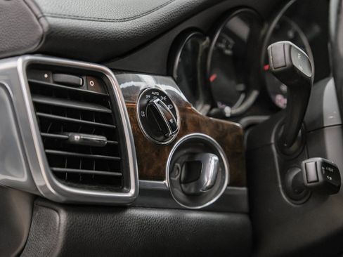 Used 2014 Porsche Panamera S image 34