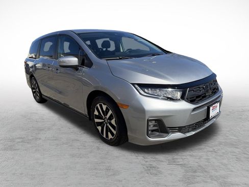 Certified 2025 Honda Odyssey EX-L image 3