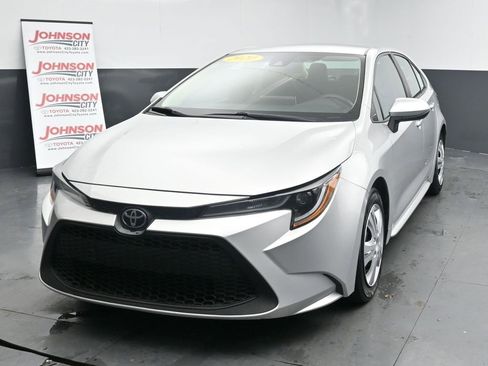 Used 2020 Toyota Corolla LE image 4