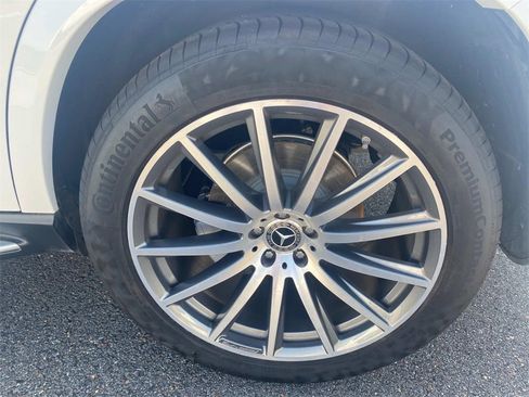 Used 2025 Mercedes-Benz GLS 580 4MATIC image 11