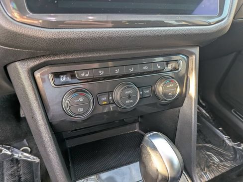 Used 2018 Volkswagen Tiguan SEL Premium FWD image 22