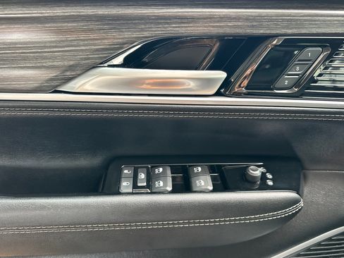 Used 2024 Jeep Wagoneer Series II w/ Flexible Seating Group RWD image 11