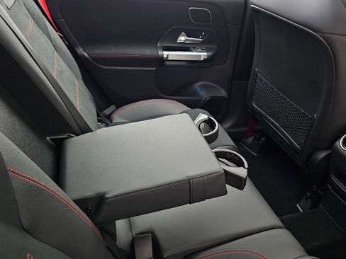 Used 2025 Mercedes-Benz GLB 35 AMG 4MATIC image 33