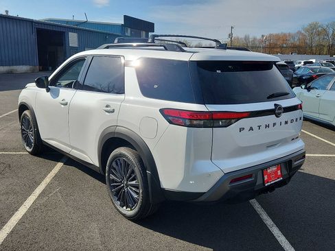 New 2026 Nissan Pathfinder SL w/ SL Premium Package AWD/4WD image 4