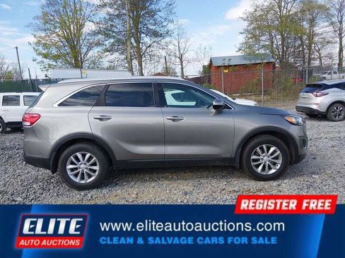 Used 2016 Kia Sorento AWD w/ LX Convenience Package image 26
