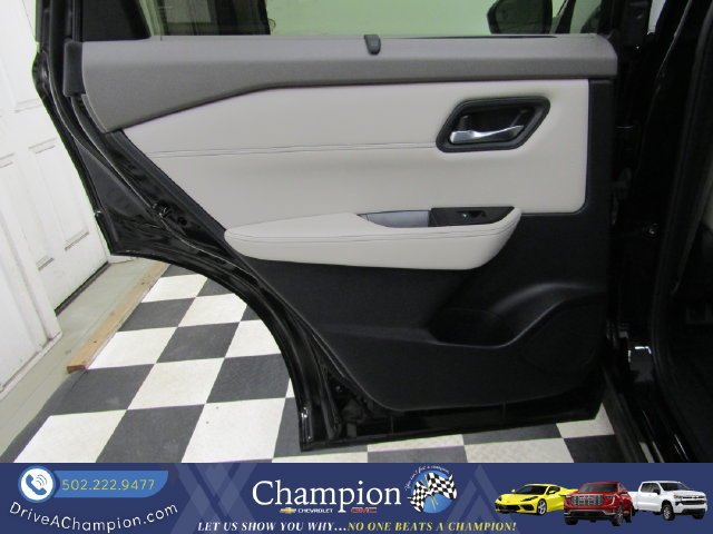 Used 2024 Nissan Rogue SV w/ SV Premium Package AWD/4WD image 17