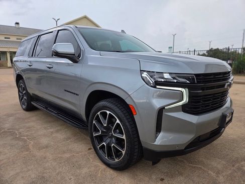 Used 2023 Chevrolet Suburban RST w/ Luxury Package RWD image 3