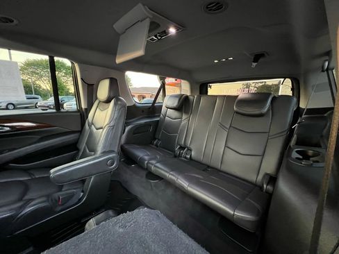 Used 2020 Cadillac Escalade ESV Luxury image 28