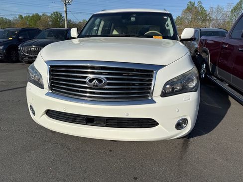 Used 2014 INFINITI QX80 4WD w/ Deluxe Touring Package image 3