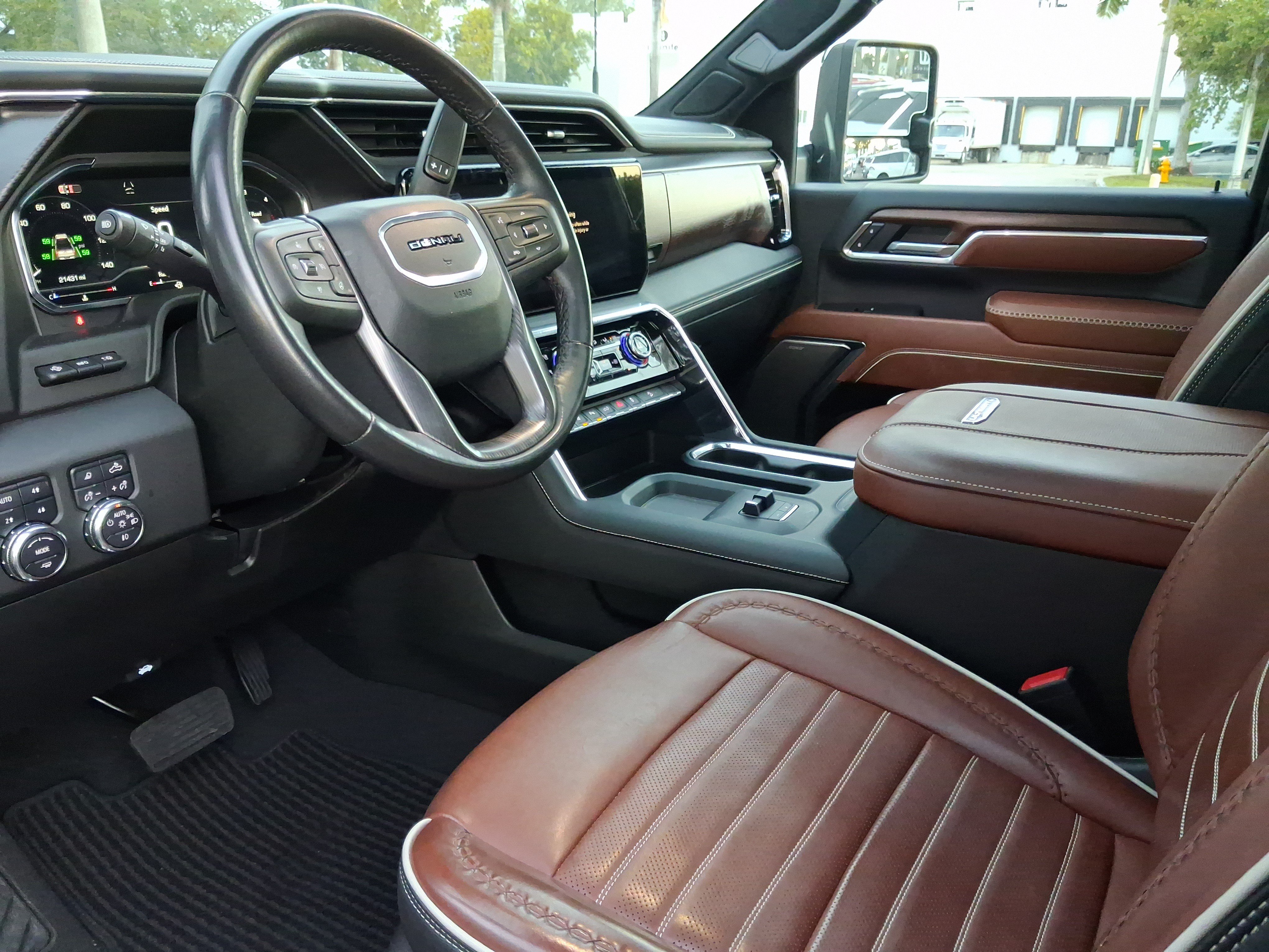 Used 2025 GMC Sierra 2500 Denali Ultimate AWD/4WD image 10