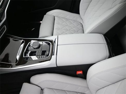 Used 2026 BMW X5 xDrive40i w/ Climate Comfort Package image 9