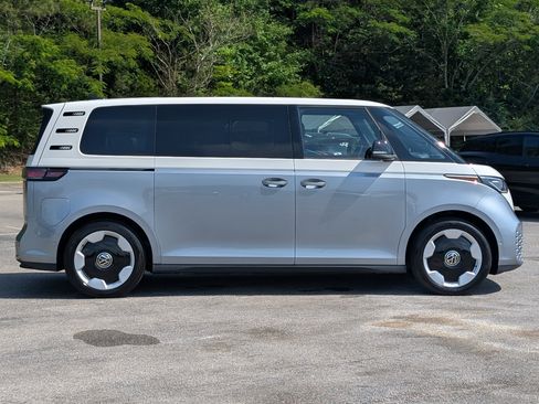Used 2025 Volkswagen ID. Buzz Pro S Plus RWD image 10