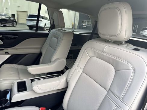 Certified 2025 Lincoln Aviator Reserve w/ Equipment Group 201A image 14