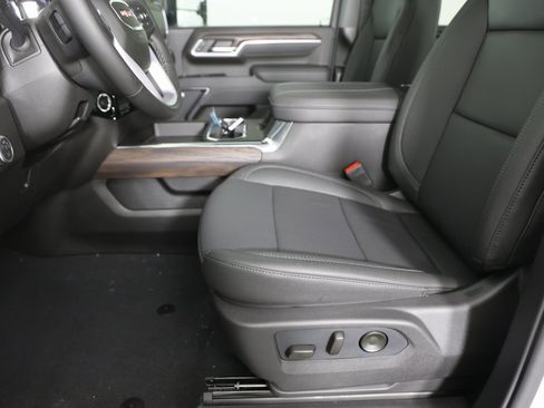 New 2026 GMC Sierra 3500 SLT w/ SLT Convenience Package image 16