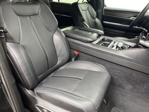 Used 2024 Jeep Wagoneer L Series III w/ Flexible Seating Group image 22