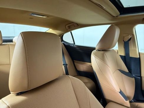 Used 2024 Lexus ES 350 w/ Premium Package FWD image 37