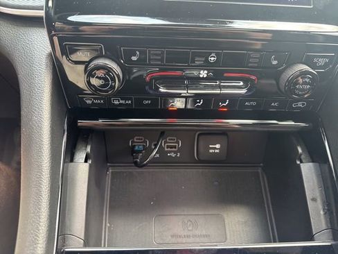 Used 2023 Jeep Grand Cherokee Altitude image 23