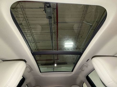 Certified 2025 Lincoln Nautilus Premier w/ Equipment Group 102A image 16