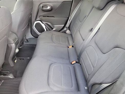 Used 2018 Jeep Renegade Latitude w/ Cold Weather Group FWD image 7