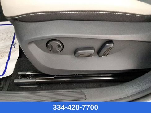 New 2025 Volkswagen Taos SE image 20