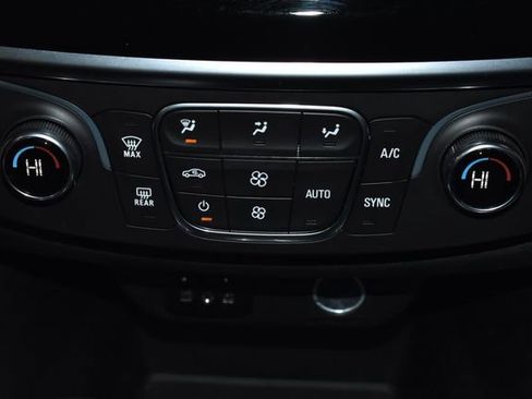 Used 2022 Chevrolet Traverse LS image 16