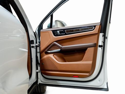 Used 2021 Porsche Cayenne Turbo image 54