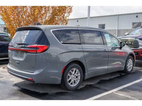 Used 2024 Chrysler Pacifica Touring FWD image 2