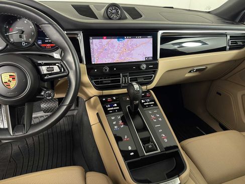 Used 2024 Porsche Macan AWD/4WD image 28