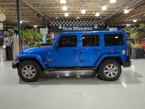 Used 2015 Jeep Wrangler Unlimited Sahara w/ Connectivity Group AWD/4WD image 14